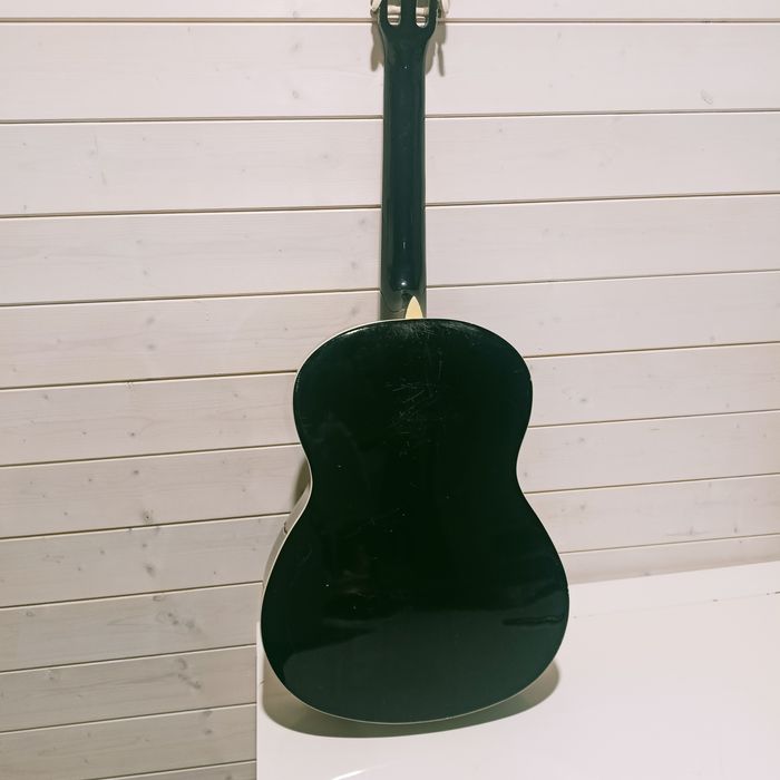 Gitara klasyczna, akustyczna.