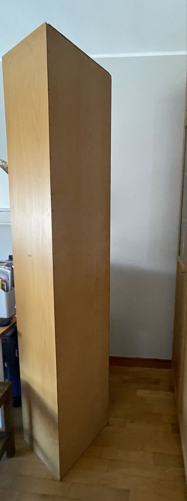 Movel vertical em ótimo estado