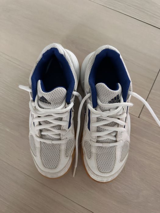 Кросівки Адідас.