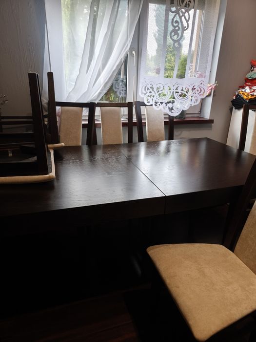 Stół rozkładany drewniany i 8 krzeseł