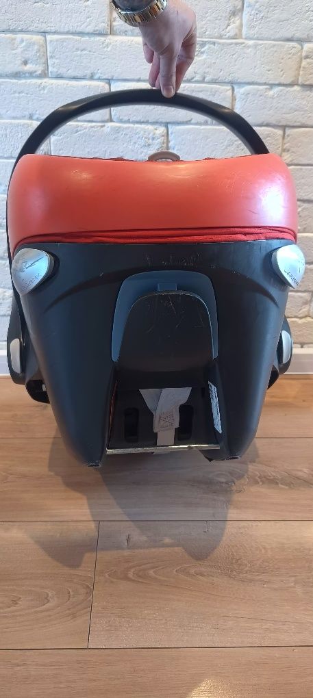 Fotelik z baza Cybex Q-fix