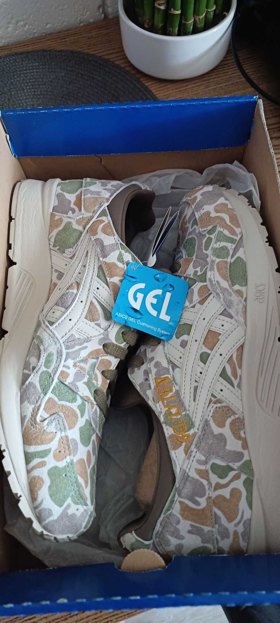 Кожаные стильные кроссовки,бренда Asics, оригинал.