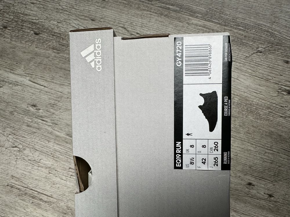 ОРИГІНАЛ 100% Кросівки adidas EQ19 run  розмір 42 -42,5