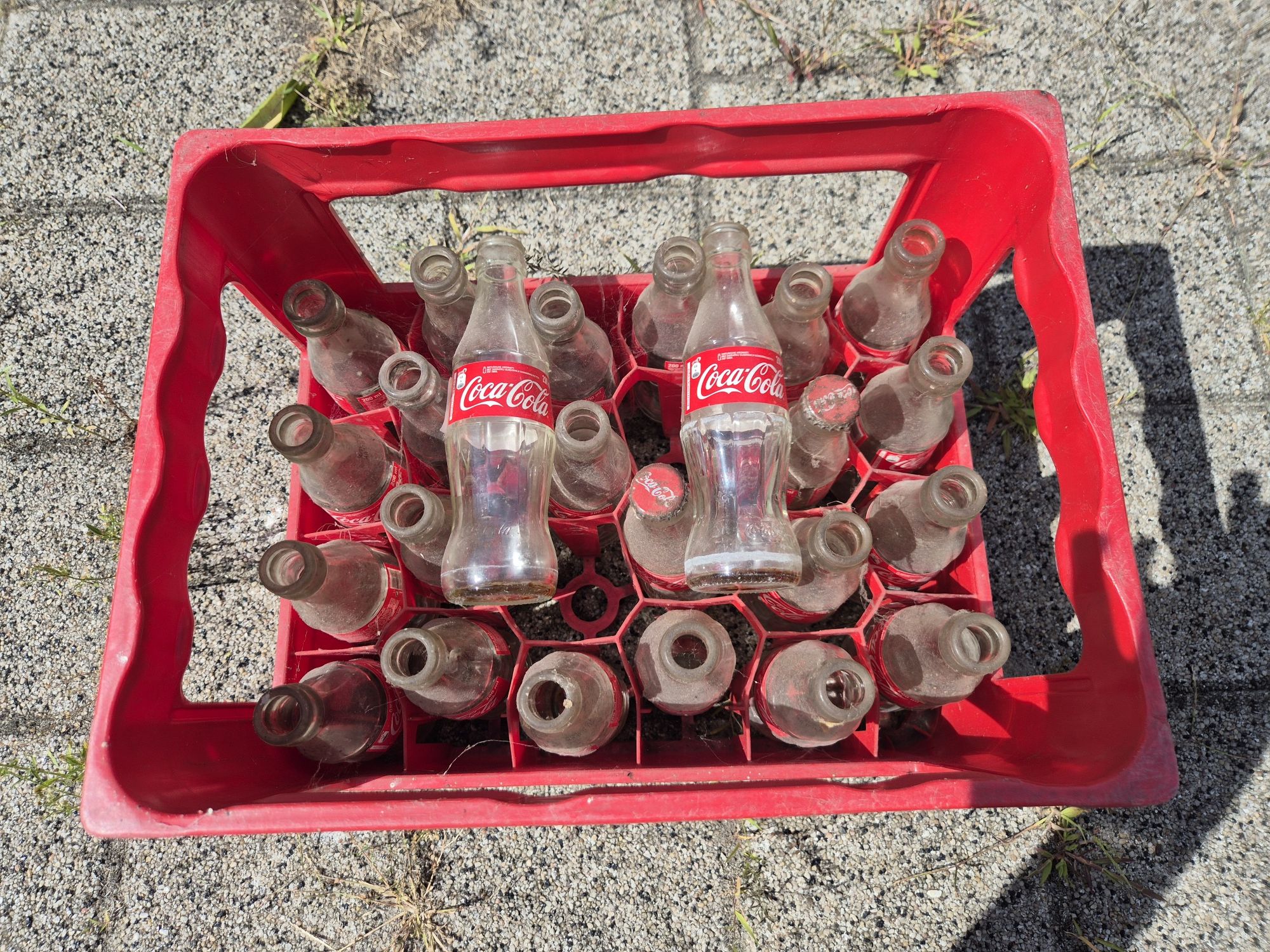 Transporter z butelkami coca-cola