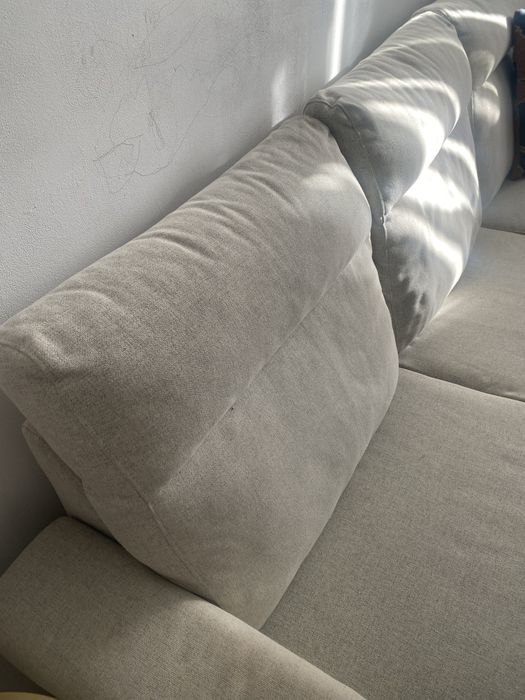 Sofá IKEA 3 lugares – Confortável, moderno e em ótimo estado!