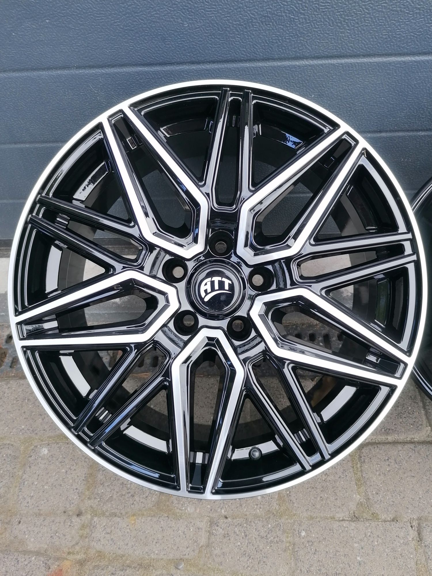 Felgi alu ATT 5x112 18" 7.5J et40 A4B9, A3, S3, Octavia, Leon, Cupra,