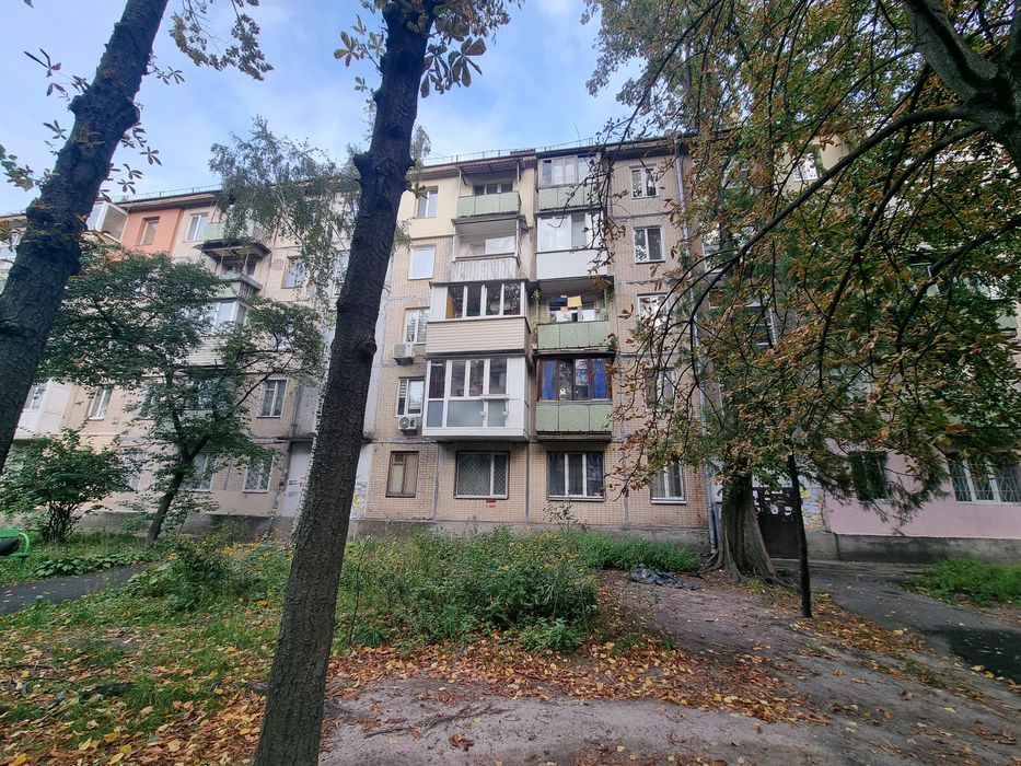 Продам 2 кімнтнатну квартиру вул Щусєва 12 метро Дорогожичі Сирець