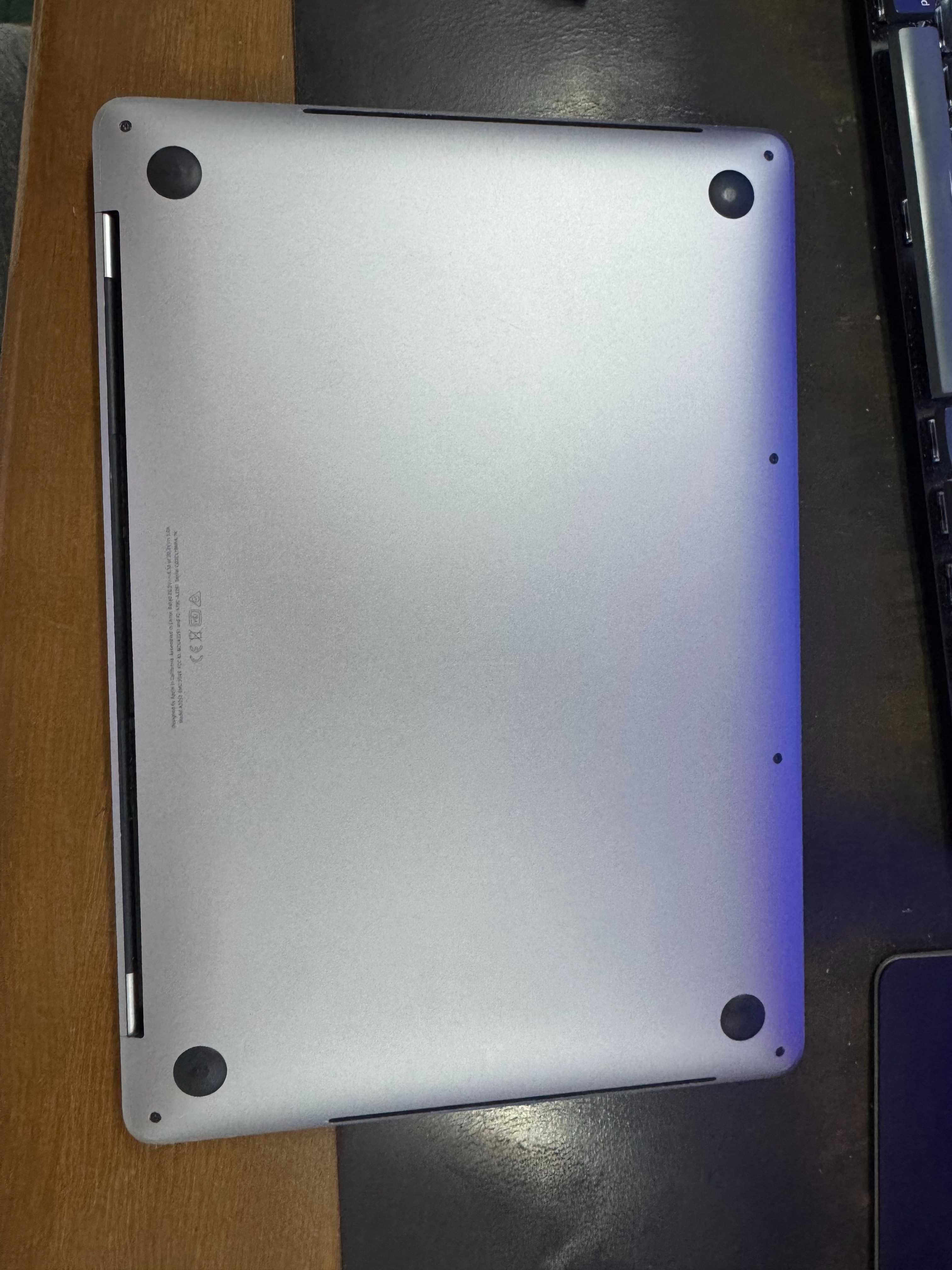 Продам Macbook Pro 13" 32GB/2TB/i7 A2251 2020