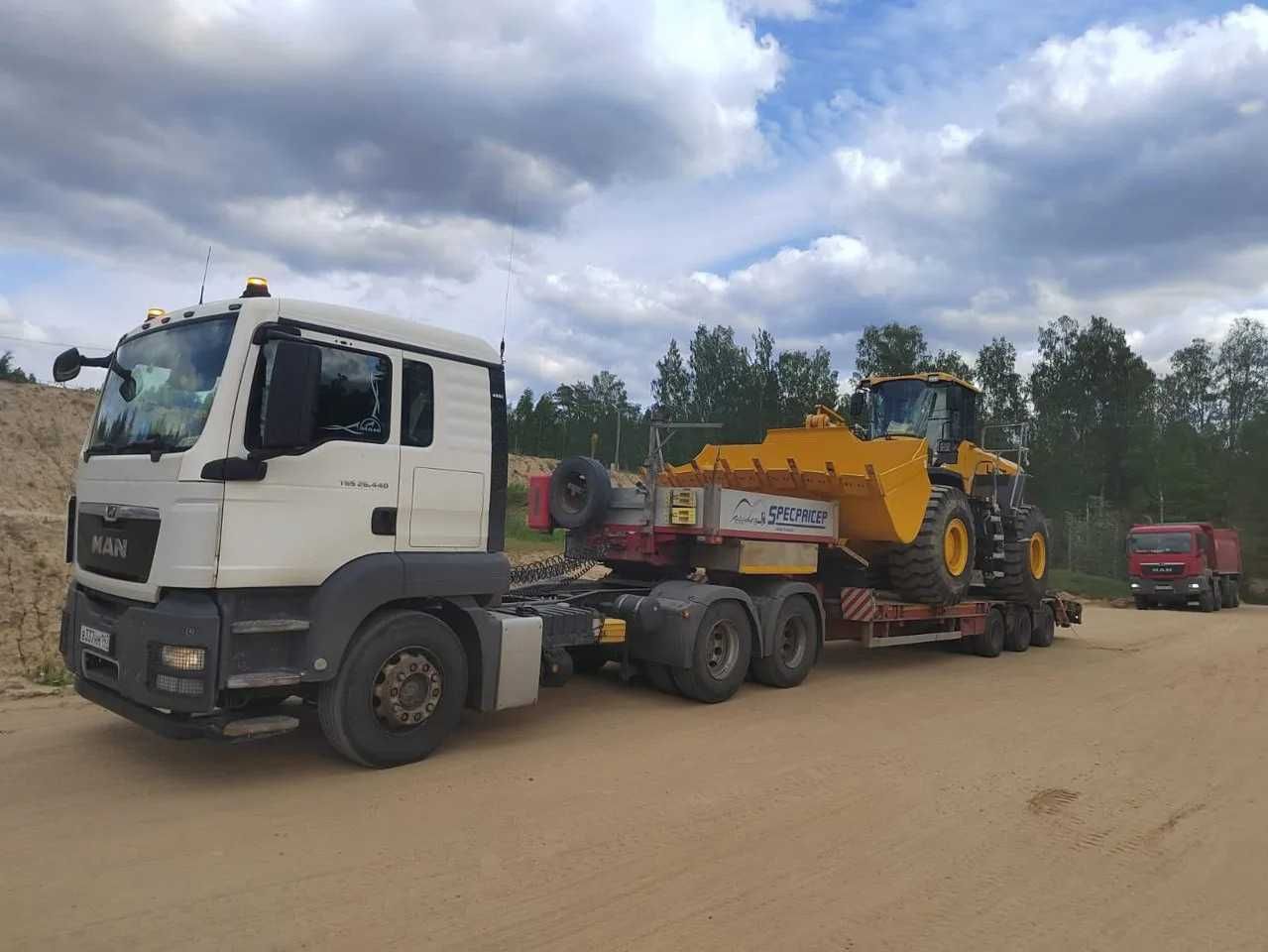 Послуги низькорамного Трала. Негабаритні перевезення по Україні