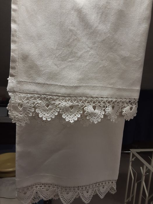 Toalha em linho com renda croché  medidas na foto