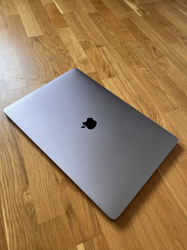 Macbook pro 15 a1990 i7/16gb/512gb/radeon pro 555x 2018