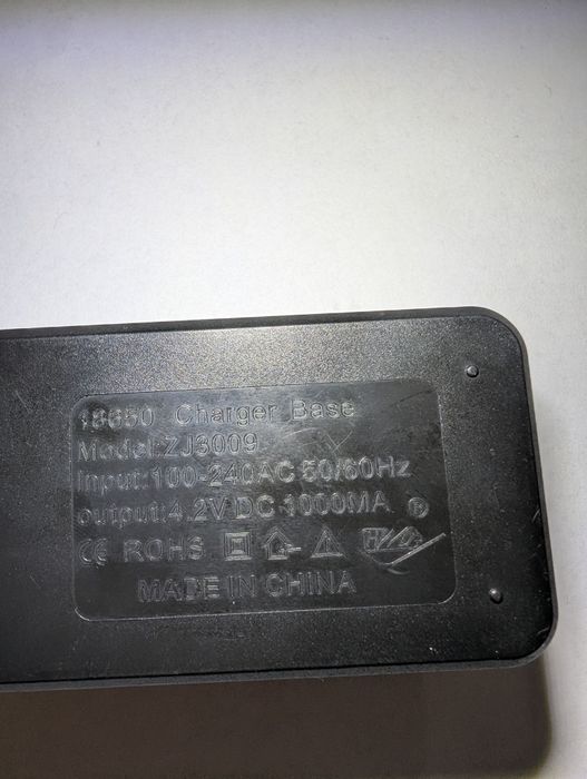 Зарядний пристрій для акумуляторів 18650