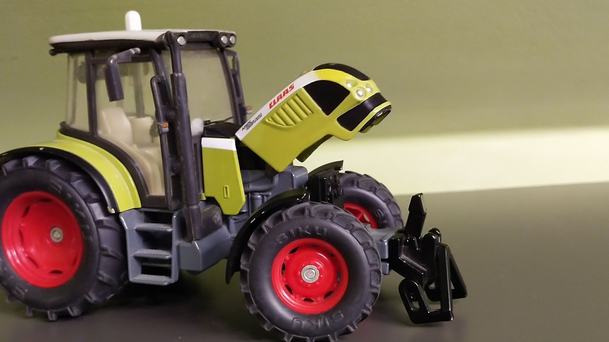 Siku traktor Claas 1:32