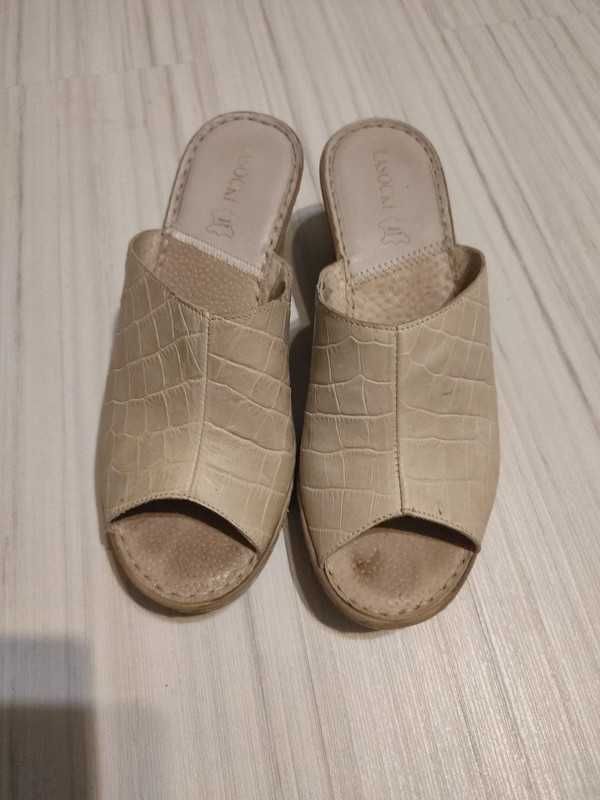 skórzane buty klapki damskie rozm. 39 firmy Lasocki, wyjątkowo lekkie