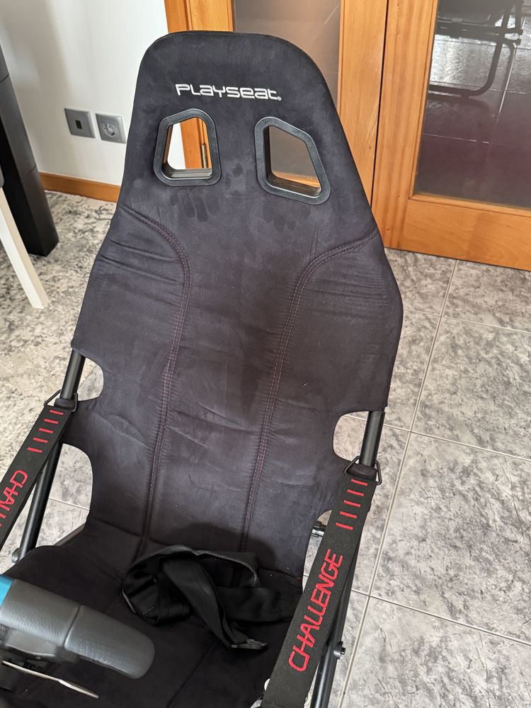 Cadeira playseat challenge e volante e pedais logitech G29