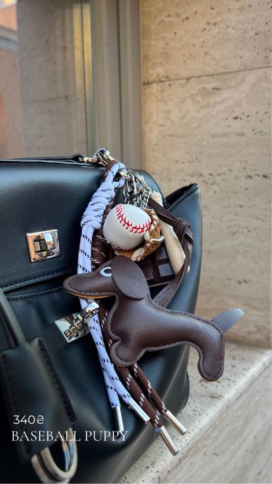 Брелок на сумку, тренд 2025, брелки с собакой, стильные брелки, брелок