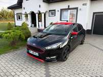 Ford Focus ST red-line