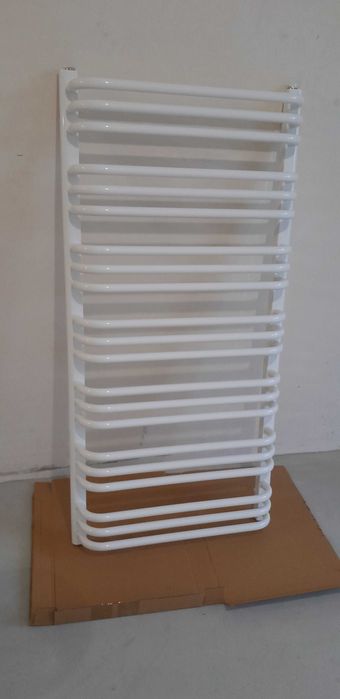Grzejnik łazienkowy nowy 1217x600 przyłącze 550