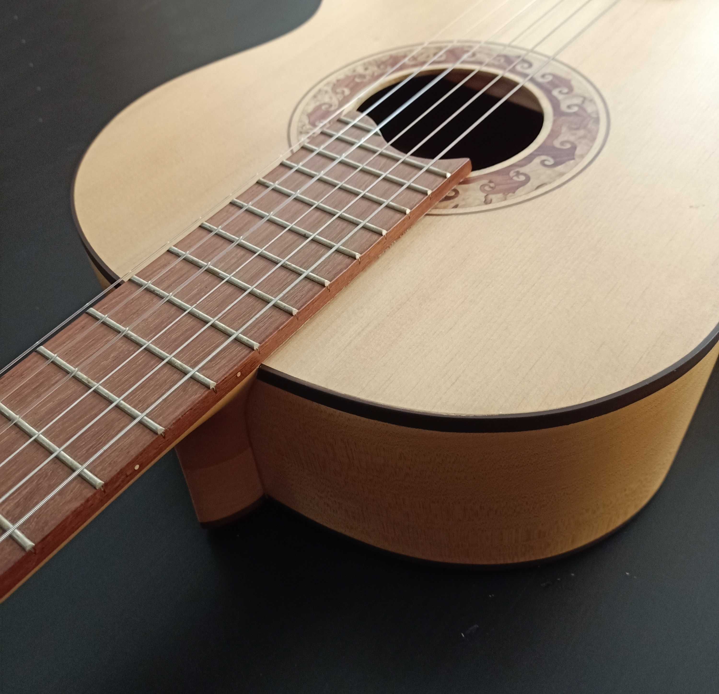 Guitarra clássica Doff 011-C maciça ácer / abeto