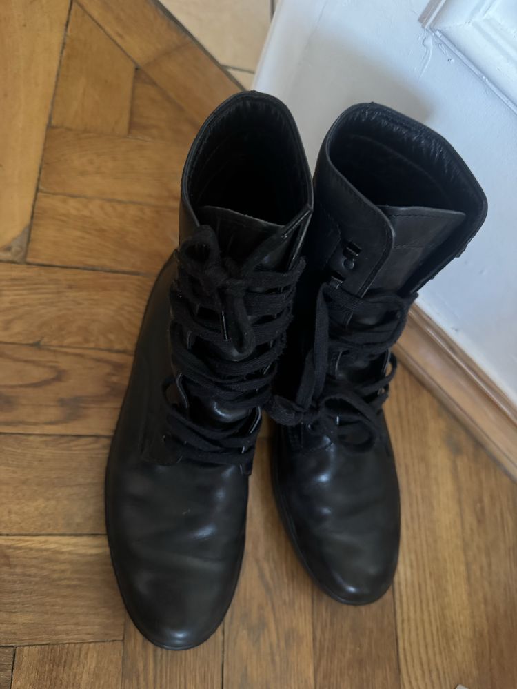 Buty skórzane marki Tods