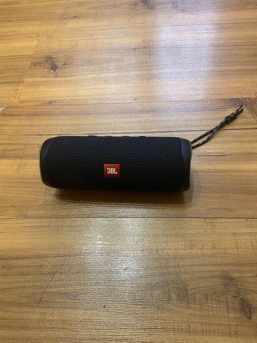 JBL Flip 5.