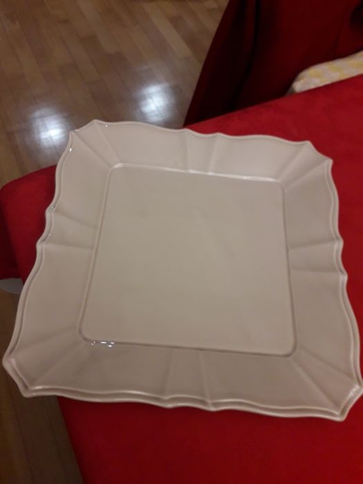 Seis pratos para peixe escalado de tamanho quadrado