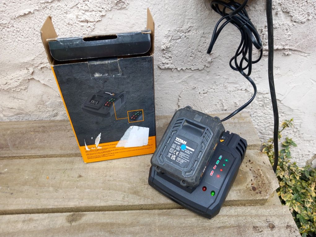 Ładowarka Titan 18V li-ion TXP standard