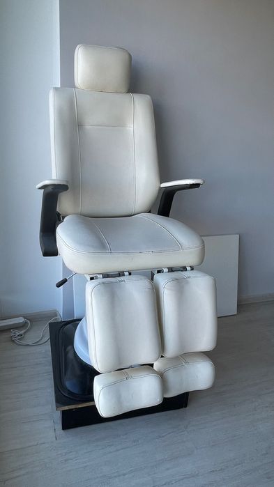 Педикюрне крісло / лашмейкерська/косметологічна кушетка