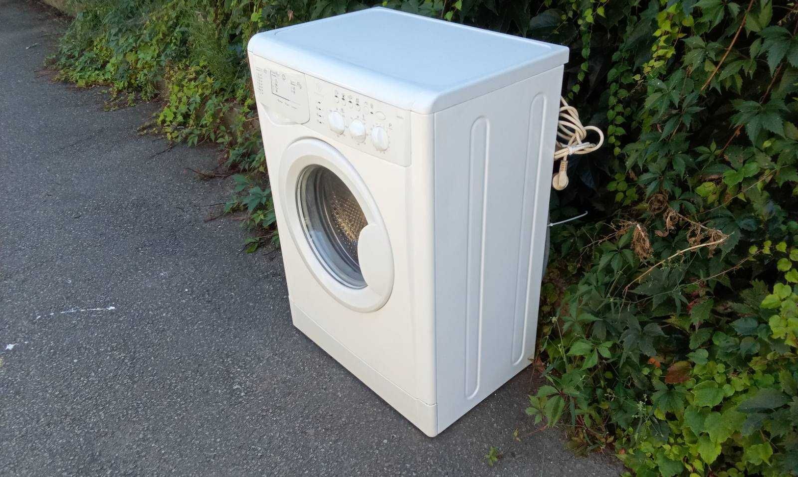 До 5000 гривень.стиральная машинка Indesit WISL 85 доставка гарантия