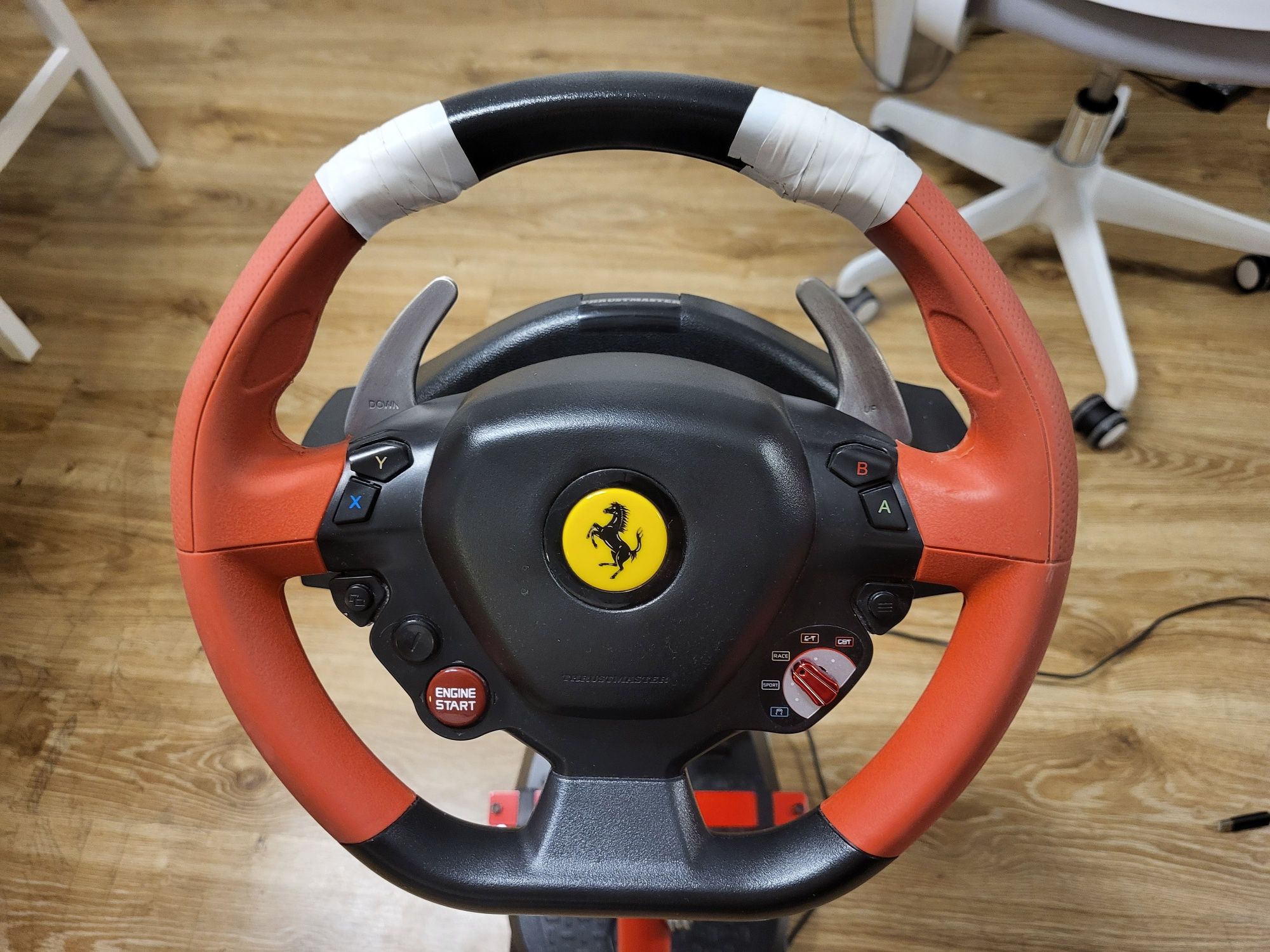 Kierownica THRUSTMASTER Ferrari + stojak + krzesło Entelo gratis