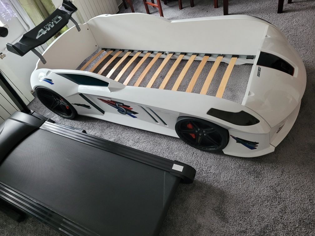 Duże łóżko samochód dla dziecka