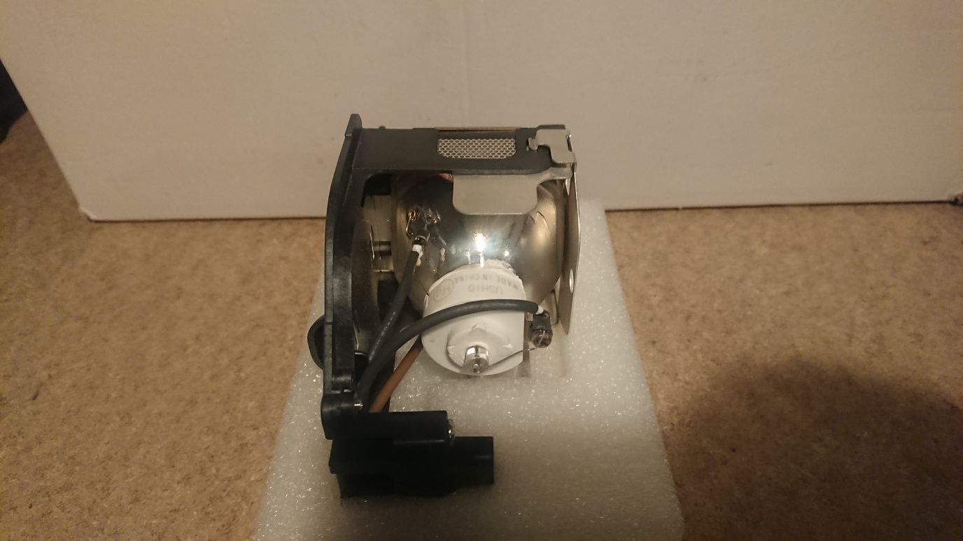 Dwie żarówki do projektora Sanyo PLC-XU105