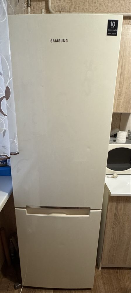 Холодильник Samsung