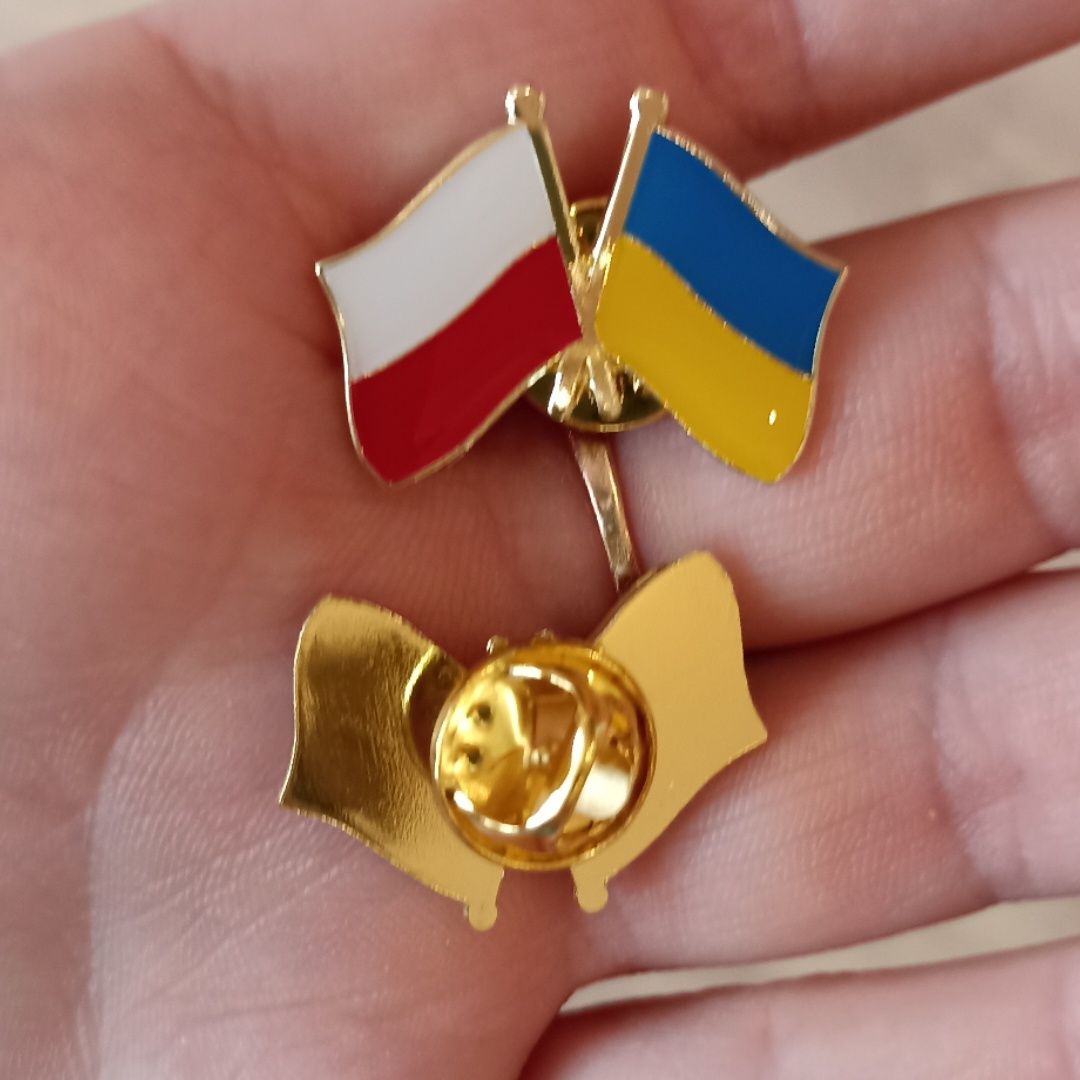 Пін / значок / брошка Україна Польща, Іспанія,Португалія,Канада, Украи
