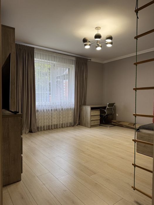 Сучасний будинок / Ковель/вул.Гонти