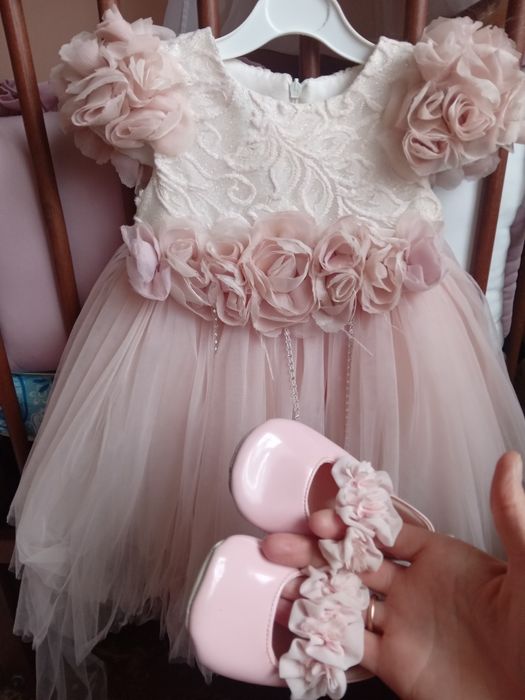 Одяг і взуття  для дівчинки ,також плаття на рочок