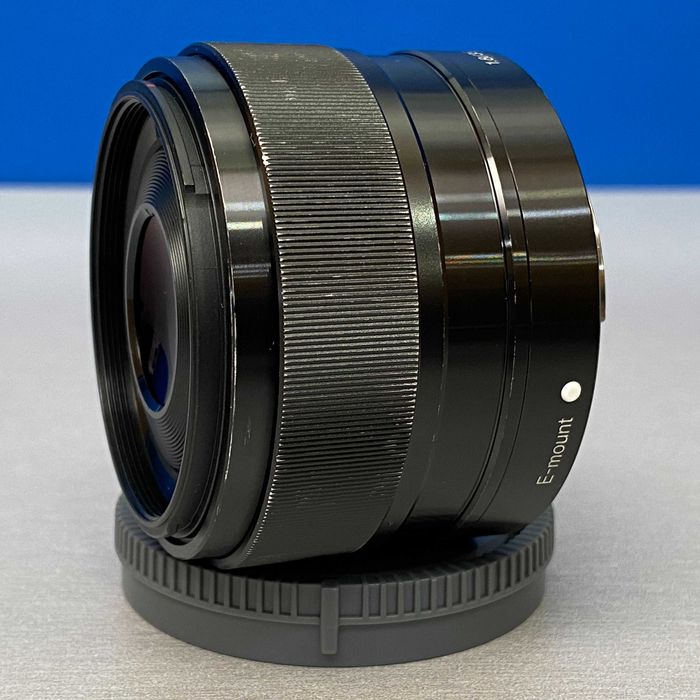 Sony E 35mm f/1.8 OSS