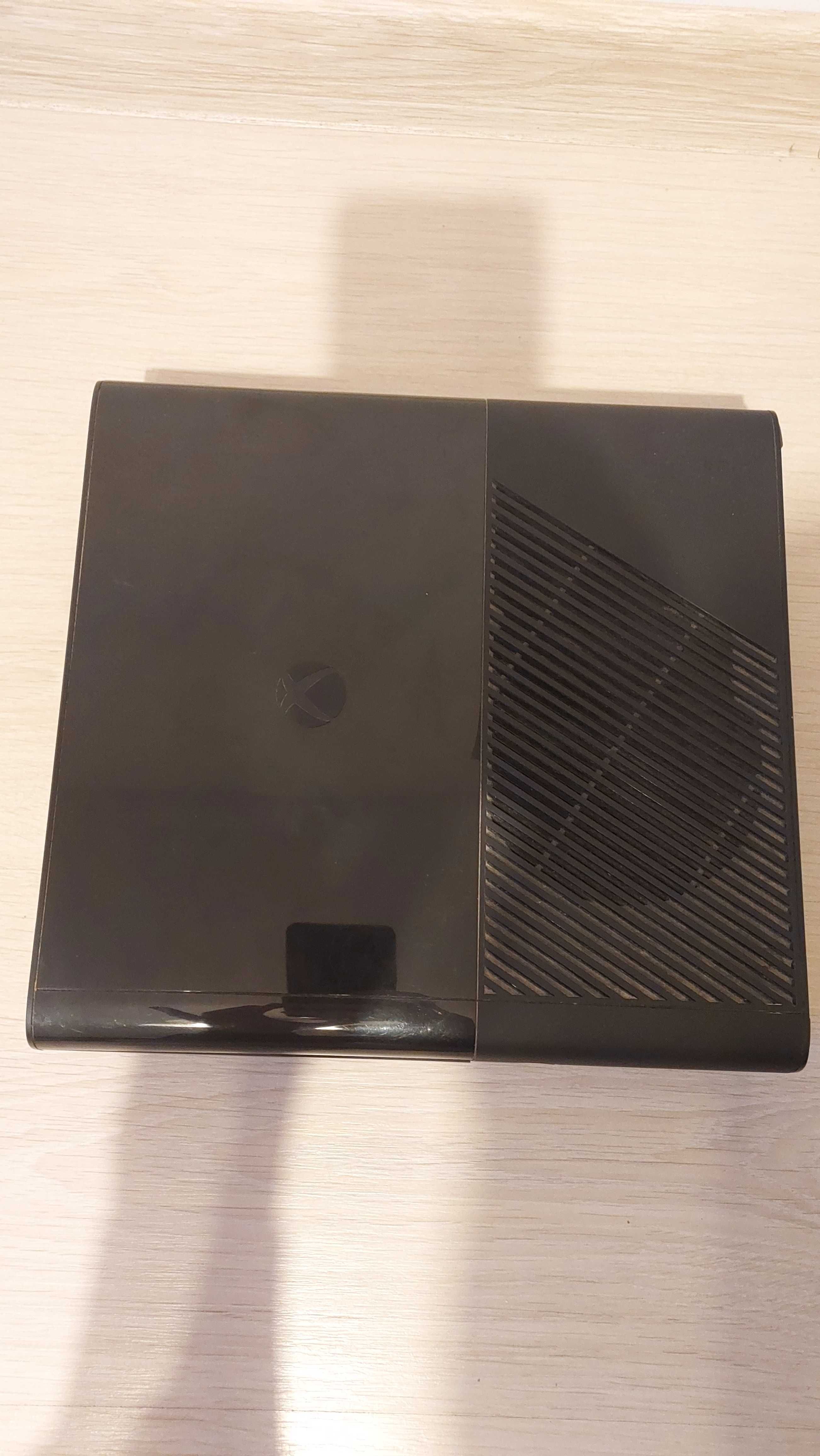Konsola Xbox 360e