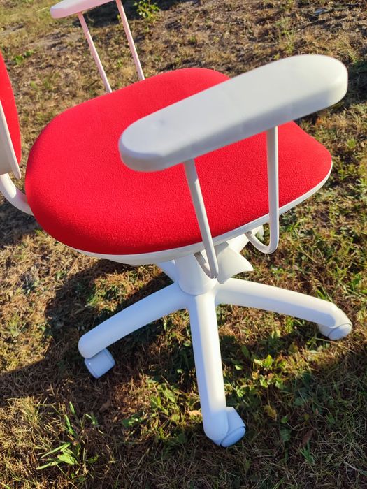 Krzesło obrotowe dla dziecka na kółkach Agata Meble