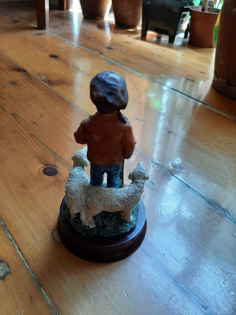 Estatueta Francisco em marfinite pintado à mão