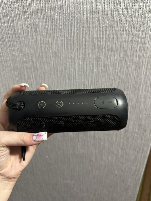 Продам колонку оригинал JBL FLIP 3