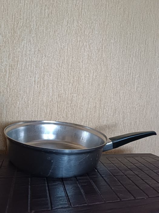 Глибока сковорода,нержавійка.