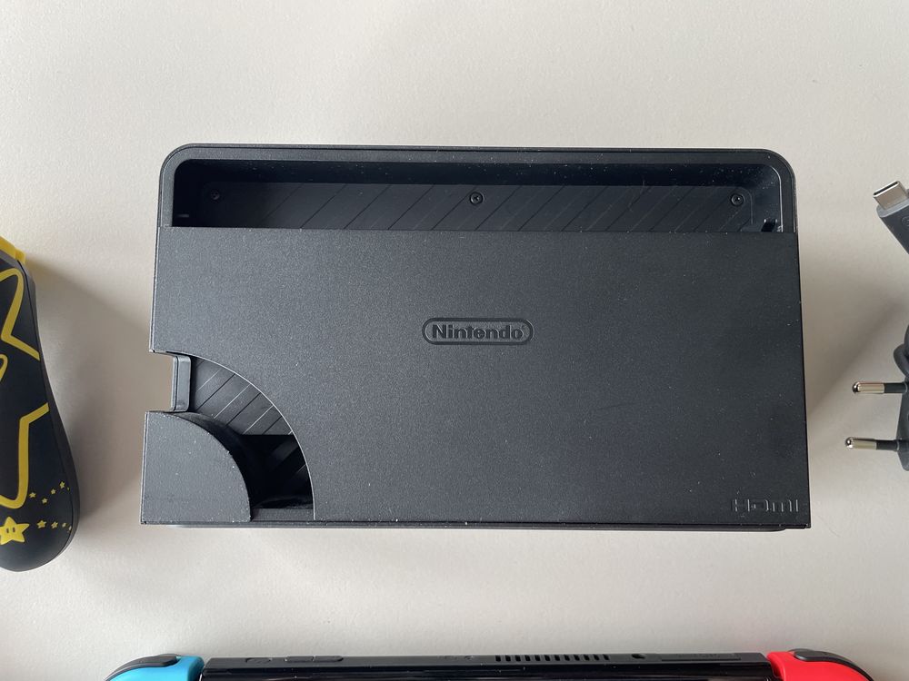 Konsola Nintendo Switch Oled + Dodatki