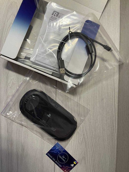 Sony PS VITA Slim Black 64GB + 30 Ігор встановлено + Повний комплект.