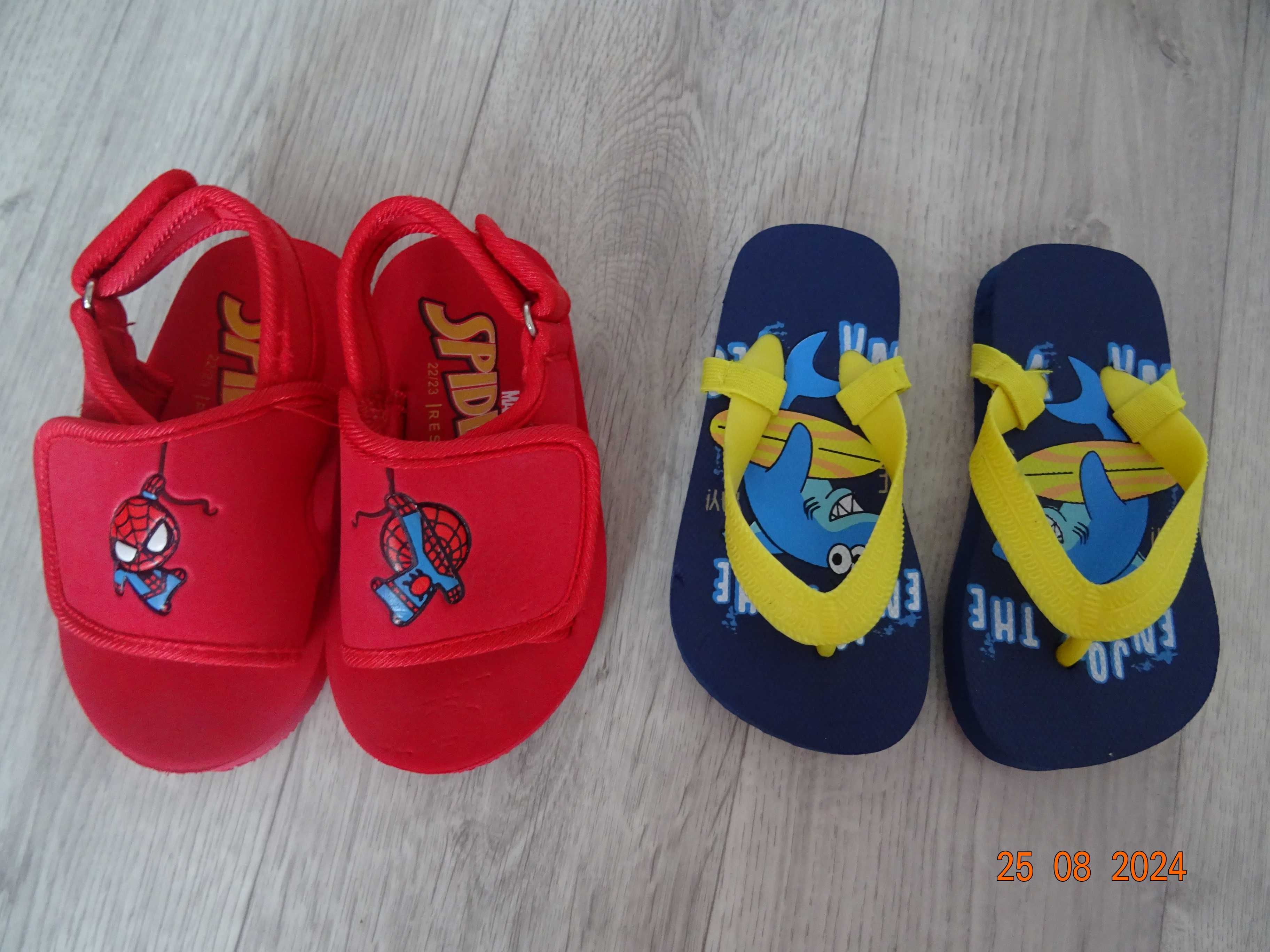 buty dla chłopca firmy Mazurek roz.23 plus 2 pary butów basenowych.