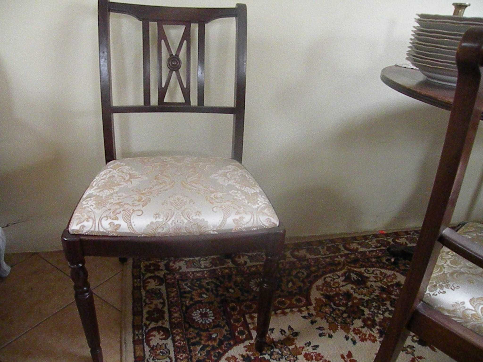 Stół i 4 Krzesła w Stylu Angielskim