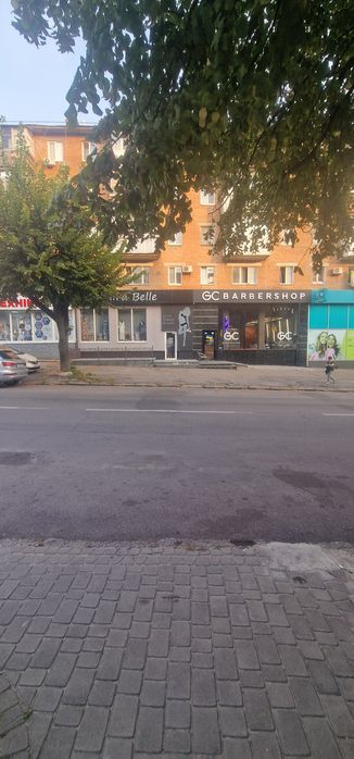 Оренда фасадного нежитлового приміщення на Вокзальній