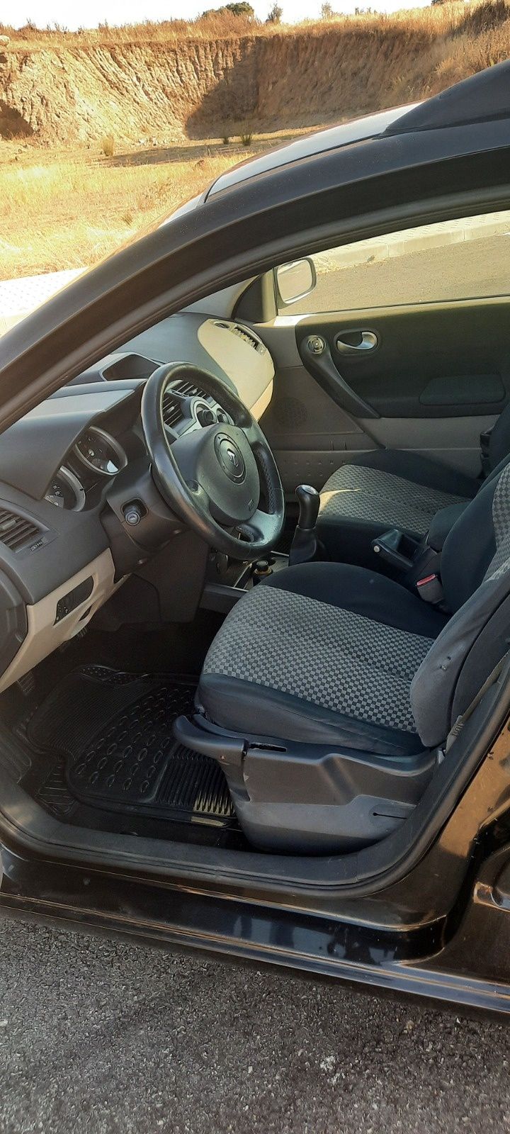 Renault Megane Break 1.5 Dci

353.000 km

Carrinha familiar a and