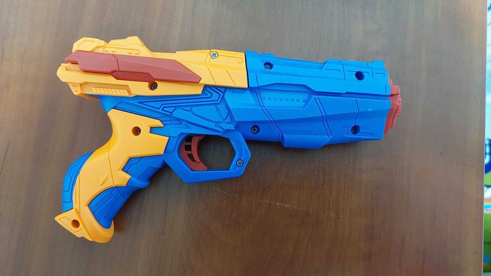 Пістолет на пульках