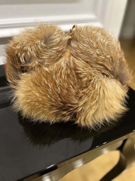 Czapka z naturalnego lisa, futro naturalne, elementy skórzne